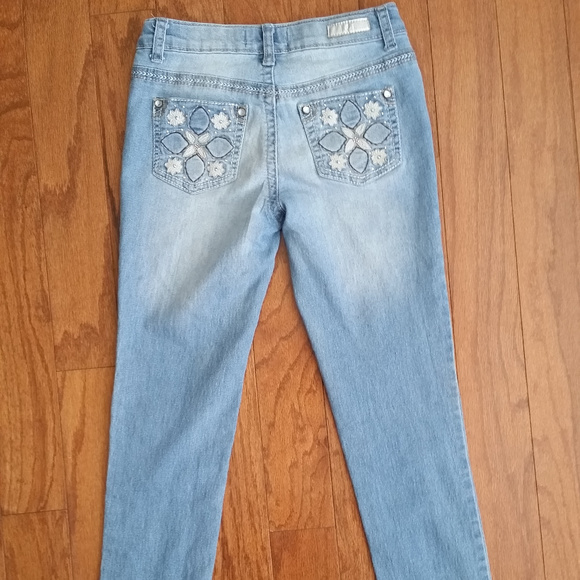 Girls Jeans, Shorts & Sleeveless Jean Jacket - Picture 5 of 8